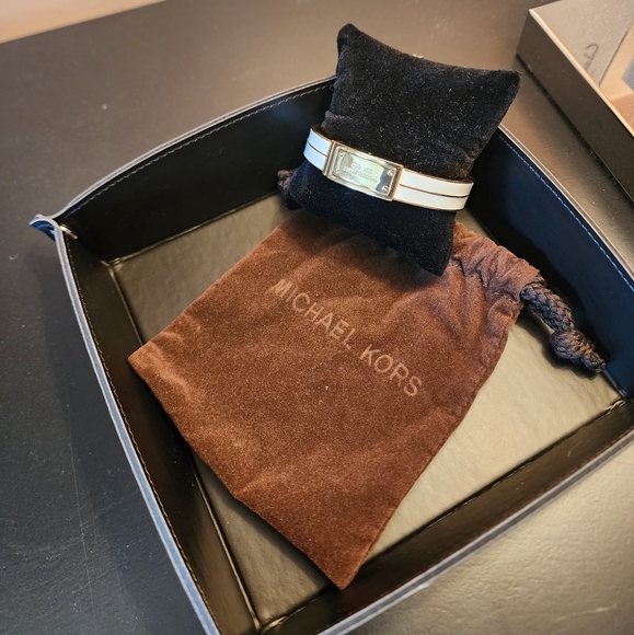 Michael Kors Bracelet - Picture 4 of 4